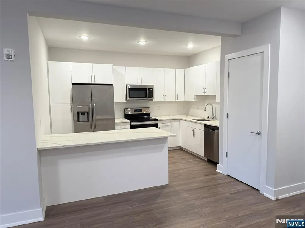 1685 Bergen Boulevard Fort Lee NJ 07024