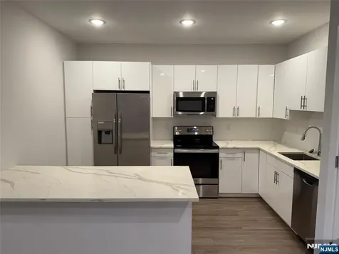 1685 Bergen Boulevard Fort Lee NJ 07024