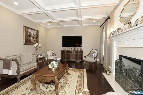 165 Cortland Drive Saddle River NJ 07458