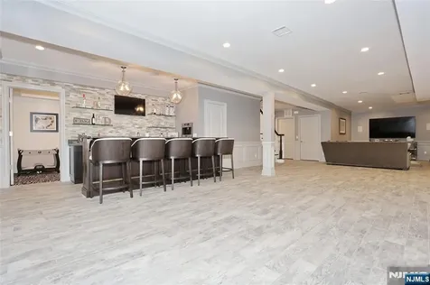 165 Cortland Drive Saddle River NJ 07458
