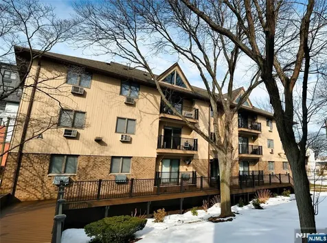 651 Riverside Avenue Lyndhurst NJ 07071