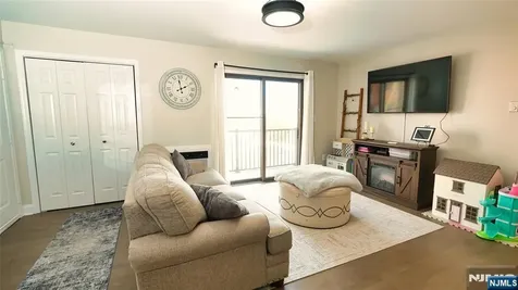 651 Riverside Avenue Lyndhurst NJ 07071