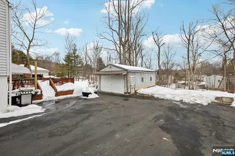 86 Kakeout Road Butler Borough NJ 07405