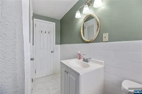 95 William Place Totowa NJ 07512