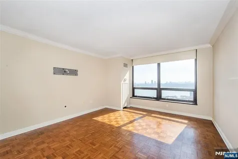 900 Palisade Fort Lee NJ 07024