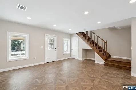 13 Roger Avenue Wanaque NJ 07420