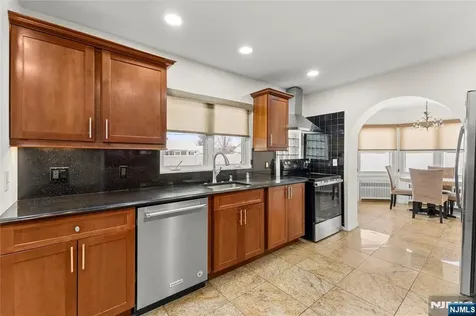 80 Glenwood Avenue Elmwood Park NJ 07407