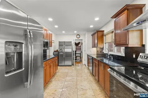 80 Glenwood Avenue Elmwood Park NJ 07407