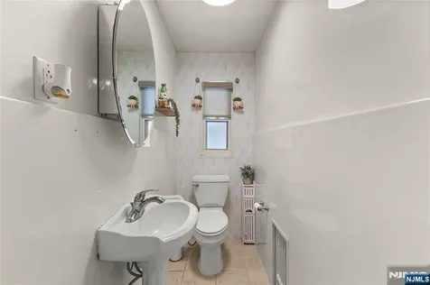 80 Glenwood Avenue Elmwood Park NJ 07407