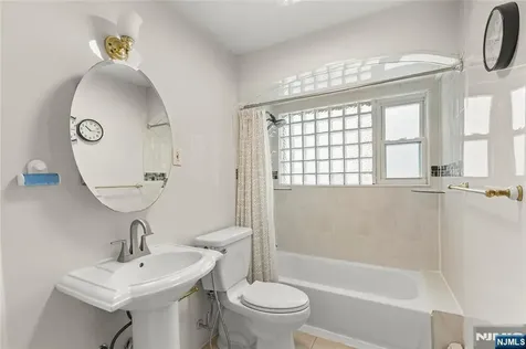 80 Glenwood Avenue Elmwood Park NJ 07407