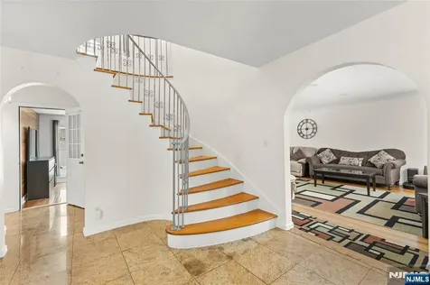 80 Glenwood Avenue Elmwood Park NJ 07407