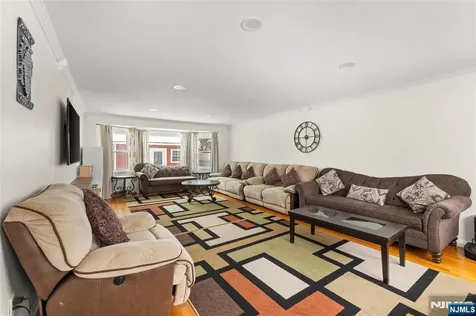 80 Glenwood Avenue Elmwood Park NJ 07407