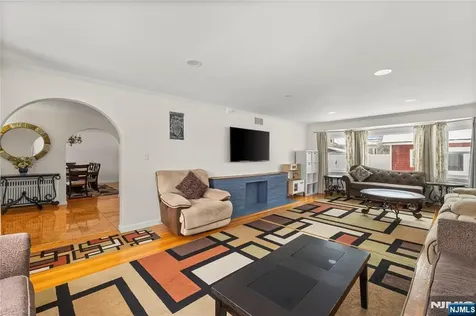 80 Glenwood Avenue Elmwood Park NJ 07407