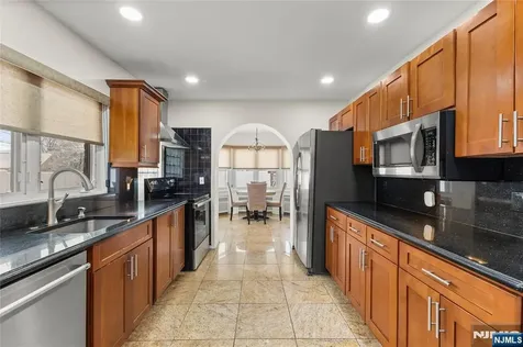 80 Glenwood Avenue Elmwood Park NJ 07407