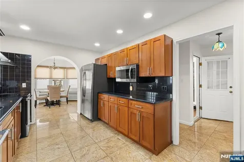 80 Glenwood Avenue Elmwood Park NJ 07407