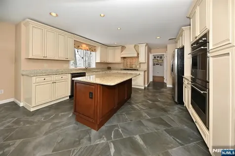 513 Lydia Lane Wyckoff NJ 07481