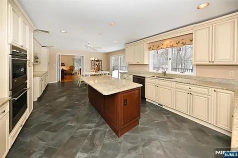 513 Lydia Lane Wyckoff NJ 07481