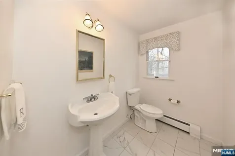513 Lydia Lane Wyckoff NJ 07481