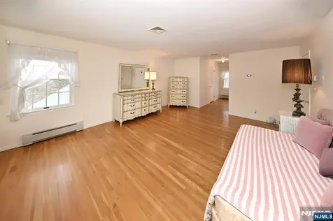 513 Lydia Lane Wyckoff NJ 07481