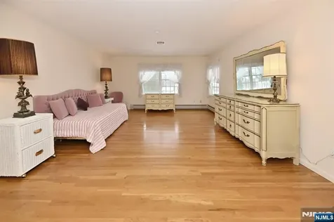 513 Lydia Lane Wyckoff NJ 07481