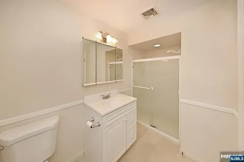 513 Lydia Lane Wyckoff NJ 07481
