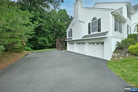 513 Lydia Lane Wyckoff NJ 07481