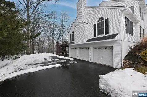 513 Lydia Lane Wyckoff NJ 07481