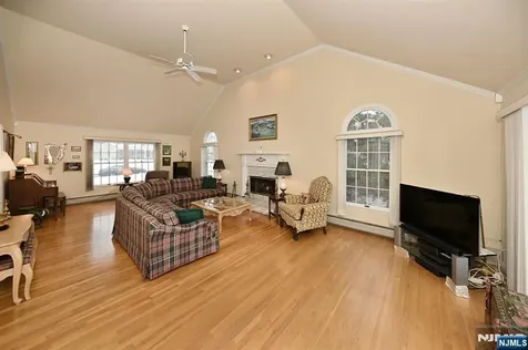 513 Lydia Lane Wyckoff NJ 07481