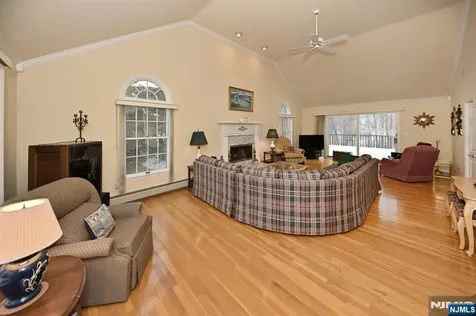 513 Lydia Lane Wyckoff NJ 07481