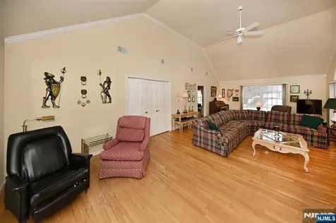 513 Lydia Lane Wyckoff NJ 07481