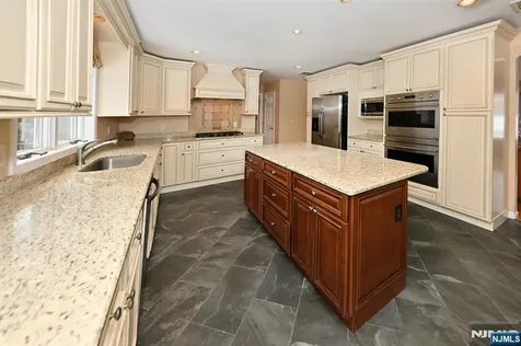 513 Lydia Lane Wyckoff NJ 07481