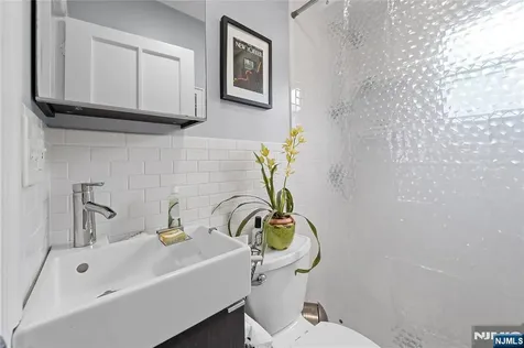 5 Leo Terrace Bloomfield NJ 07003