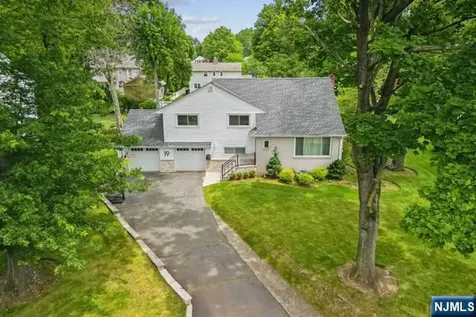 19 Center Street Cresskill NJ 07626