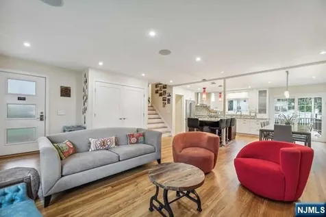 19 Center Street Cresskill NJ 07626