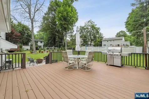 19 Center Street Cresskill NJ 07626