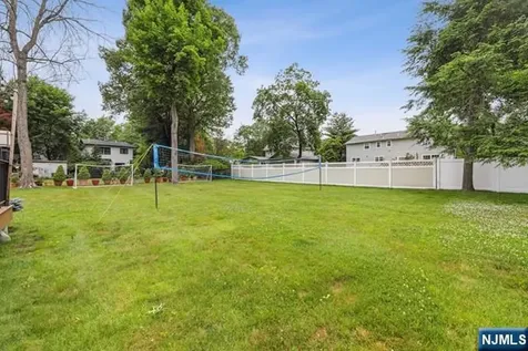 19 Center Street Cresskill NJ 07626