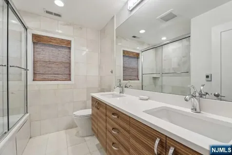 19 Center Street Cresskill NJ 07626