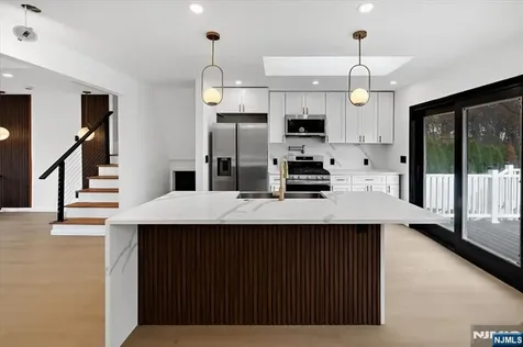 32 Luhman Terrace Secaucus NJ 07094