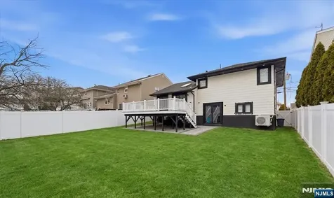 32 Luhman Terrace Secaucus NJ 07094