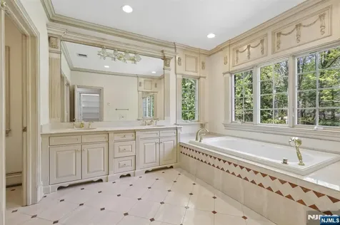 47 Cortland Trail Mahwah NJ 07430