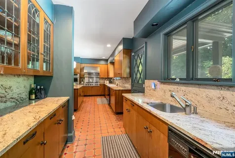 681 Closter Dock Road Closter NJ 07624