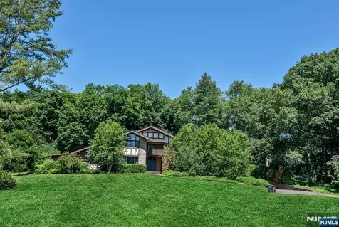 681 Closter Dock Road Closter NJ 07624