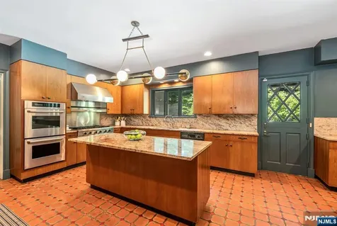 681 Closter Dock Road Closter NJ 07624