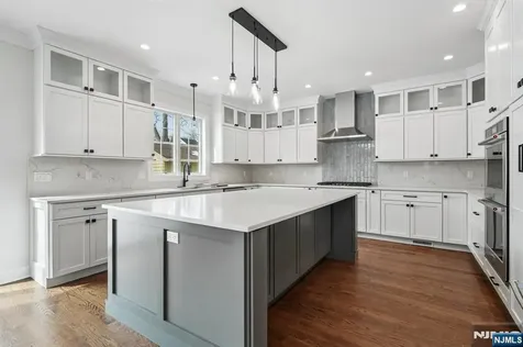 4 Plymouth Drive Livingston NJ 07039