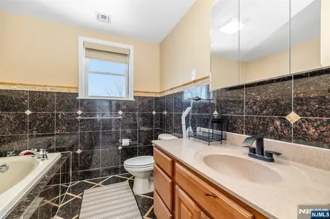 238 Park Avenue Teaneck NJ 07666
