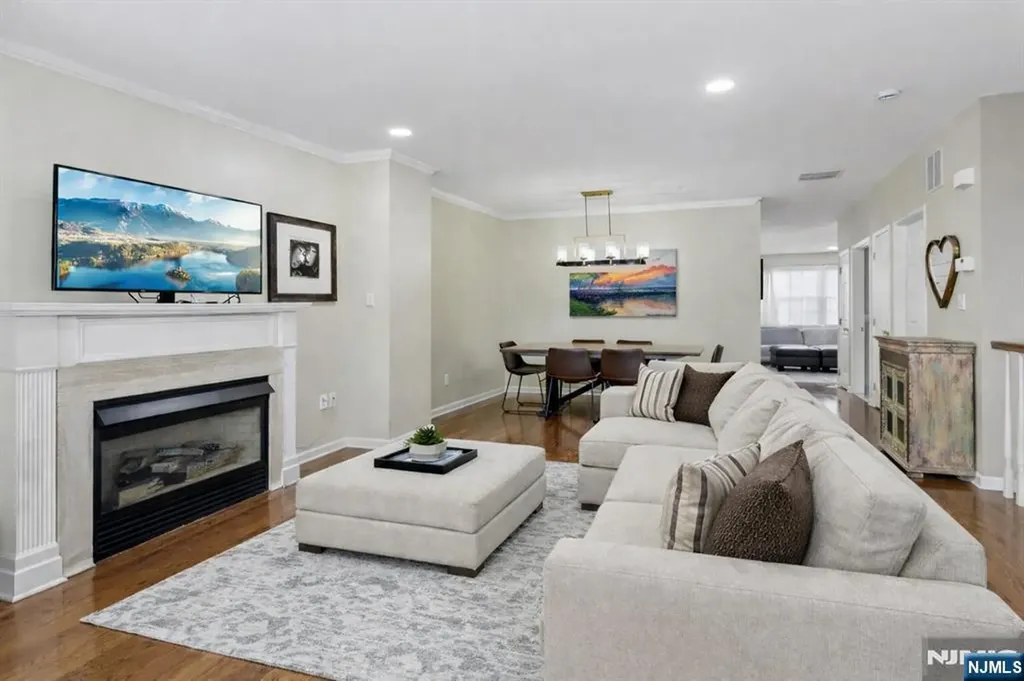 273 Roslyn Court West New York NJ 07093