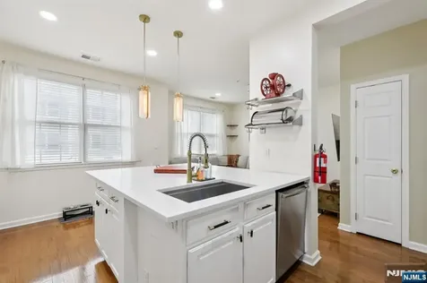 273 Roslyn Court West New York NJ 07093