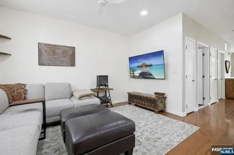 273 Roslyn Court West New York NJ 07093