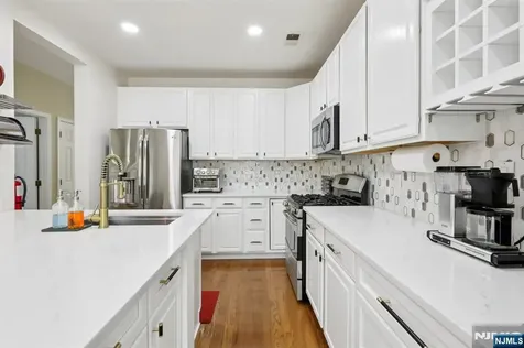 273 Roslyn Court West New York NJ 07093