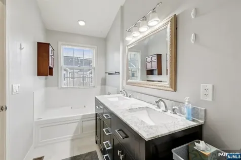 273 Roslyn Court West New York NJ 07093